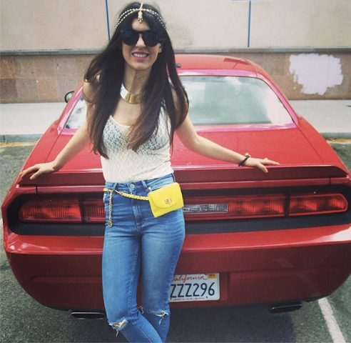 Lara - Pretty Connected